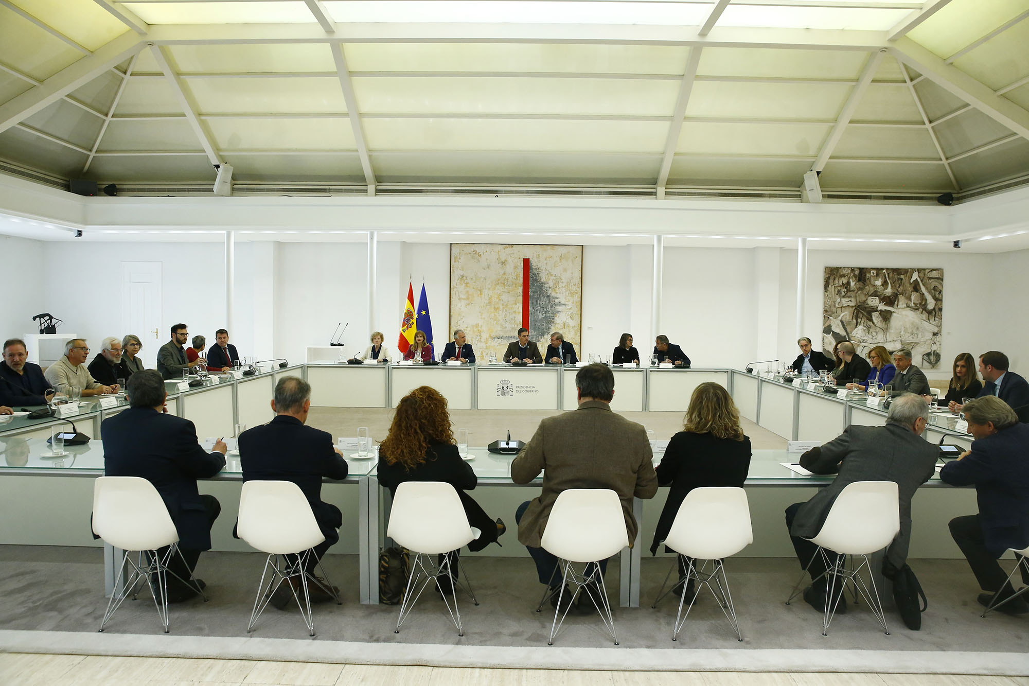 Imagen El presidente del Gobierno se reúne con el comité científico asesor del proyecto 'España en libertad. 50 años'