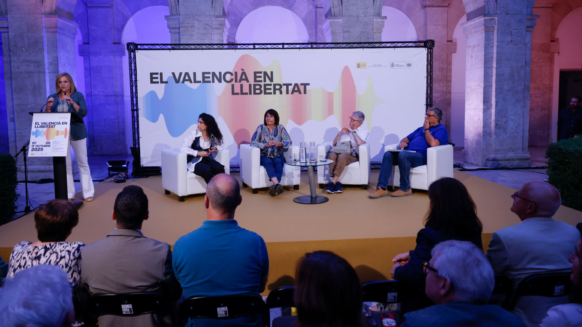 El valencià en llibertat: Mesa redonda