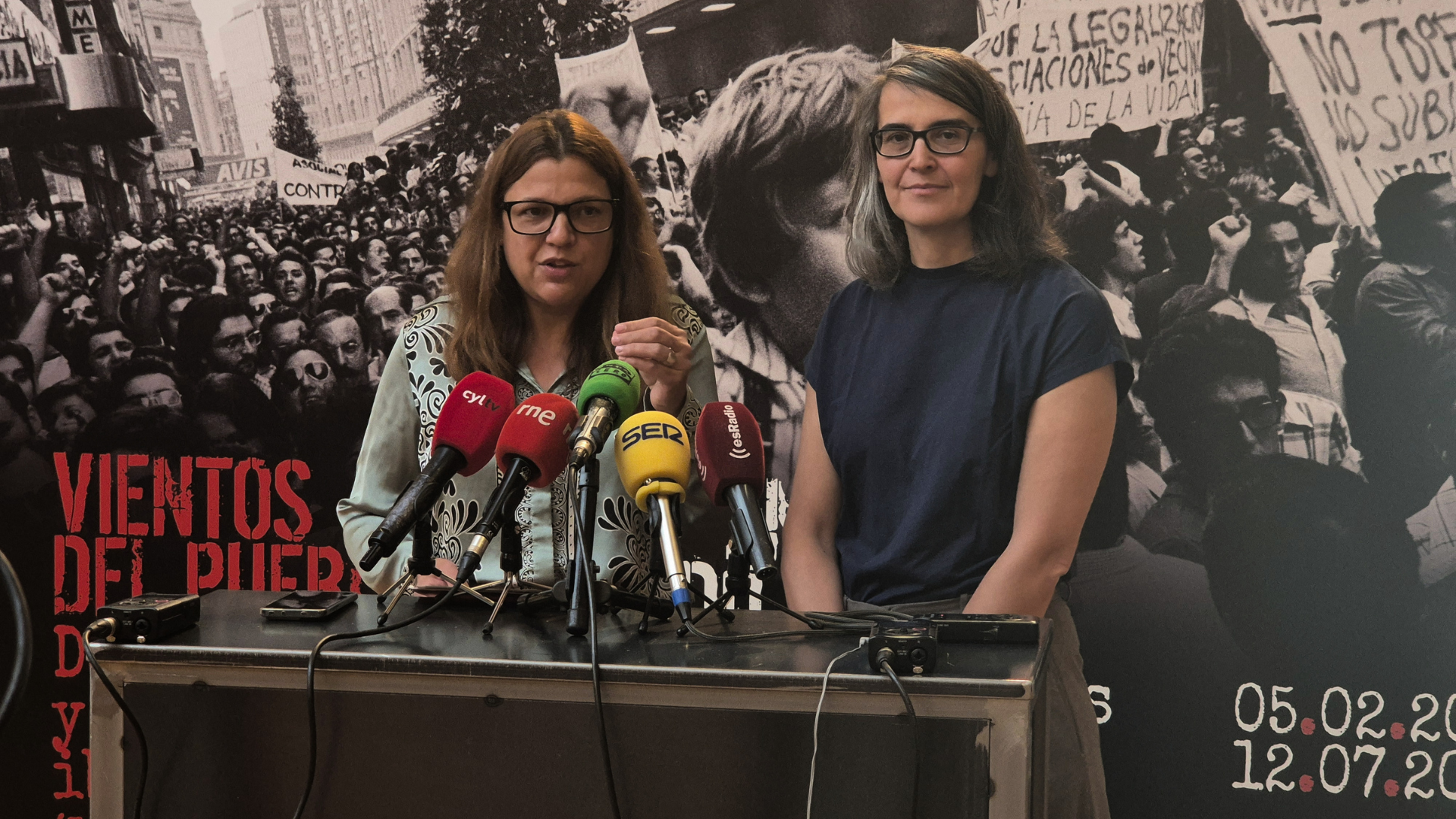 Imagen Un programa público acompaña a la exposición ‘Vientos del pueblo’ para abordar el papel de la imagen en las transiciones democráticas de España y Portugal