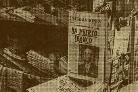 Portadas de periódicos anunciando la muerte de Franco